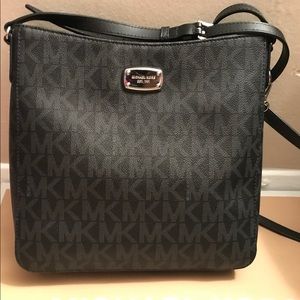 Michael Kors Jet Set Travel Large Messenger Bag